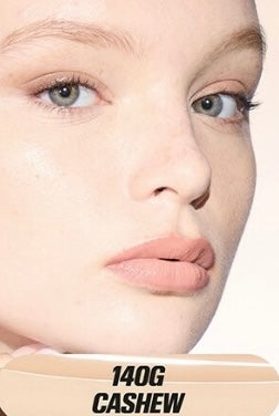 a HUDA BEAUTY - EASY BLUR (Fond De Teint )