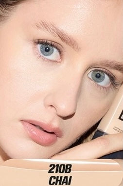 a HUDA BEAUTY - EASY BLUR (Fond De Teint )
