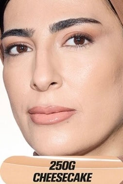 a HUDA BEAUTY - EASY BLUR (Fond De Teint )